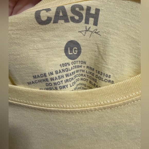 Johnny Cash Graphic Cowboy Tee Large NWT - Picture 2 of 4